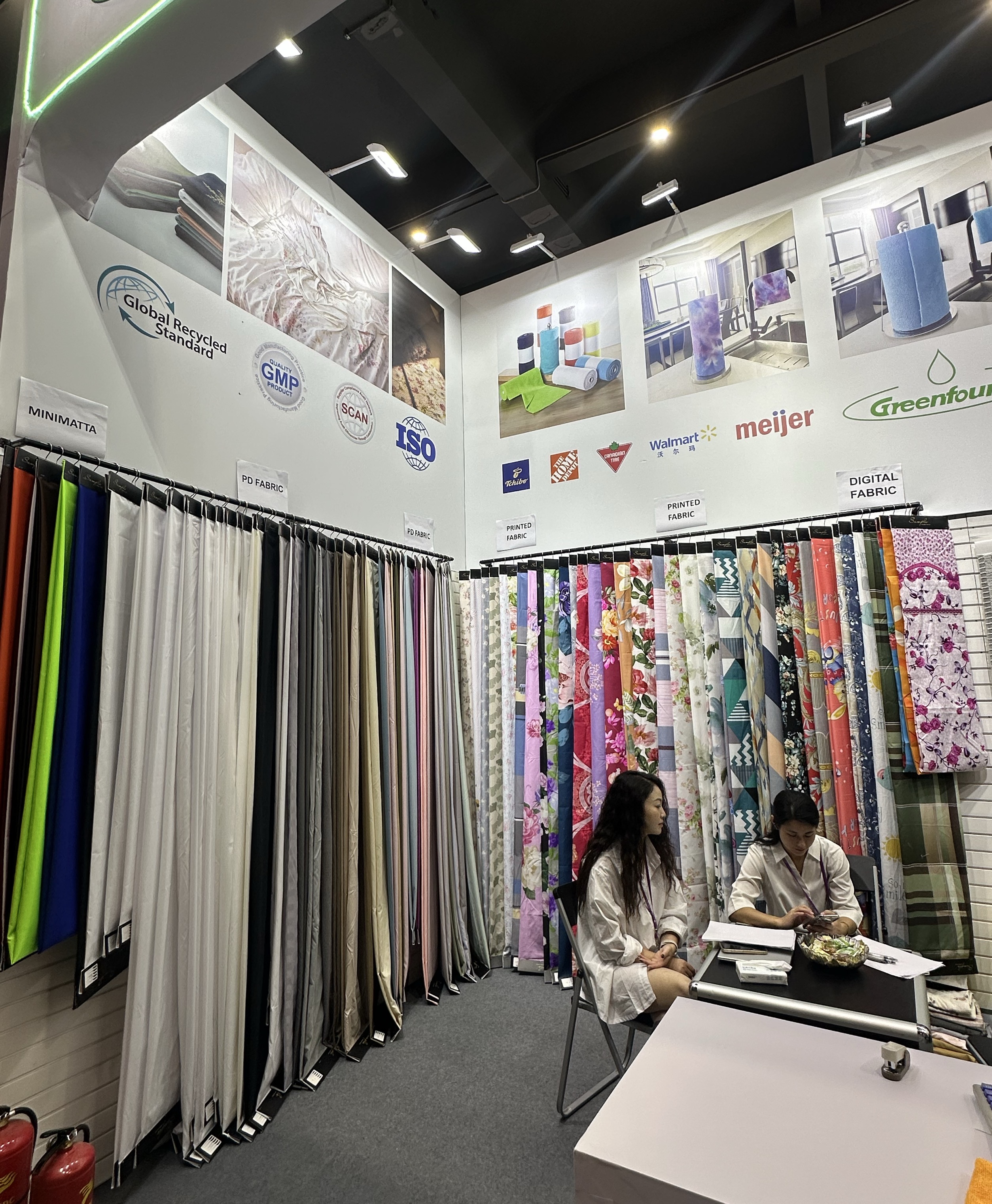 A Changxing Dinghao Textile meghívja Önt a kantoni vásárra